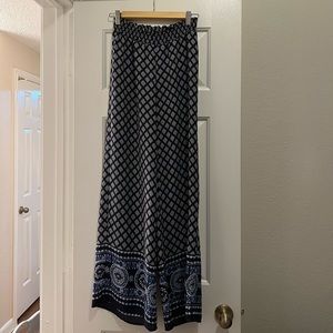 Wide leg pants with waist band sits like a small/medium